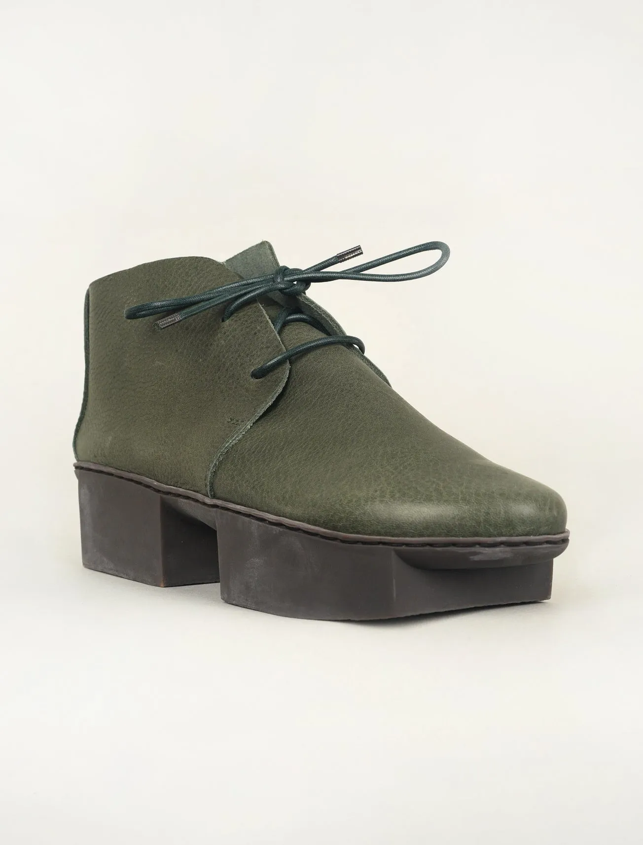 Boss Boot, Forest Waw