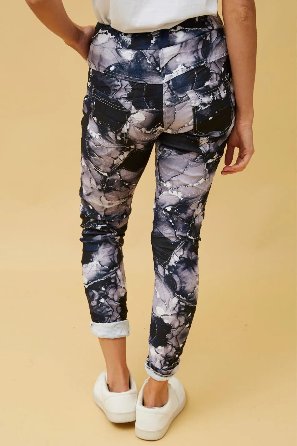 JANJA MARBLE PRINT JOGGERS