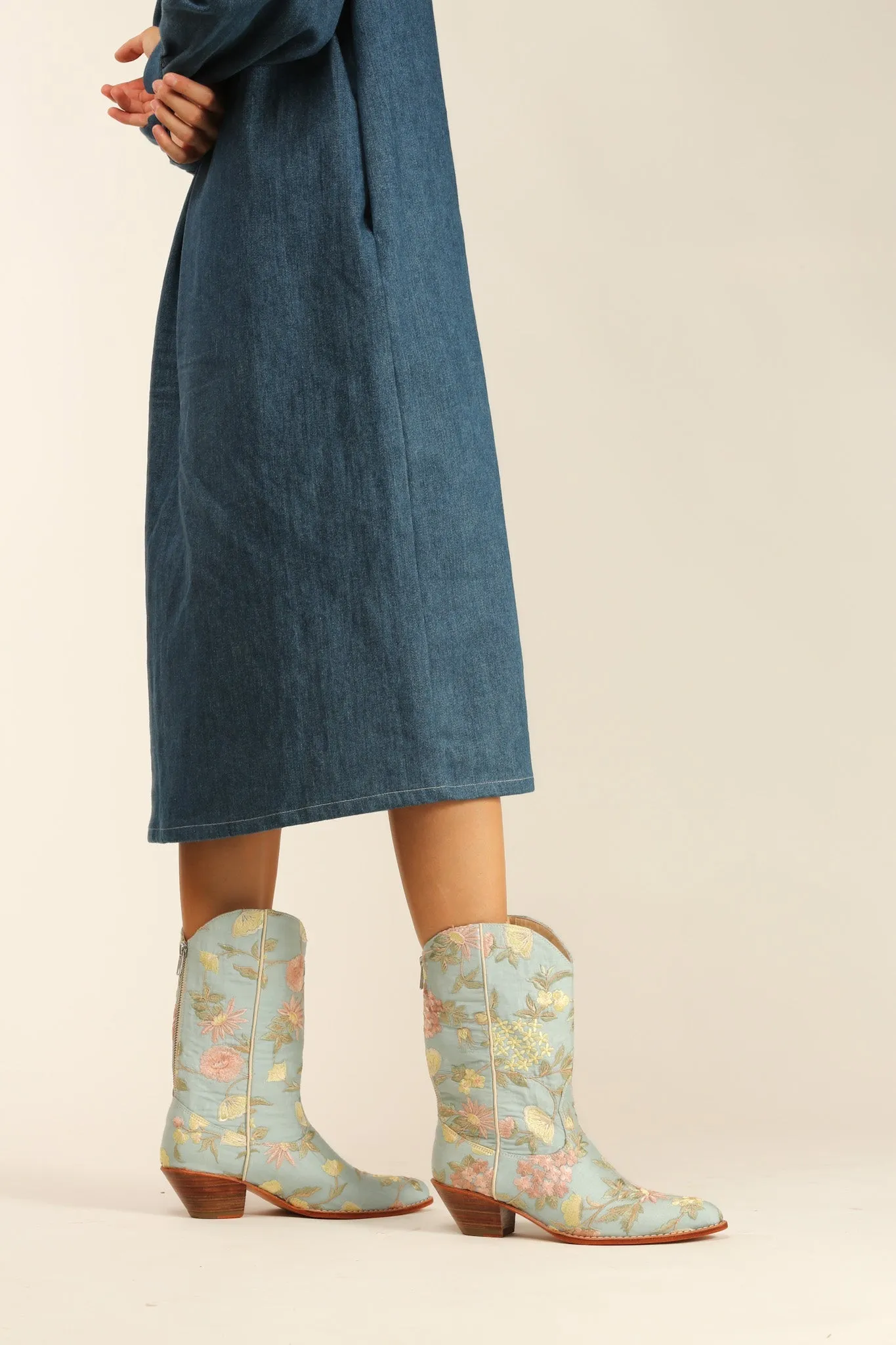 LIGHT BLUE EMBROIDERED BOOTS YANA