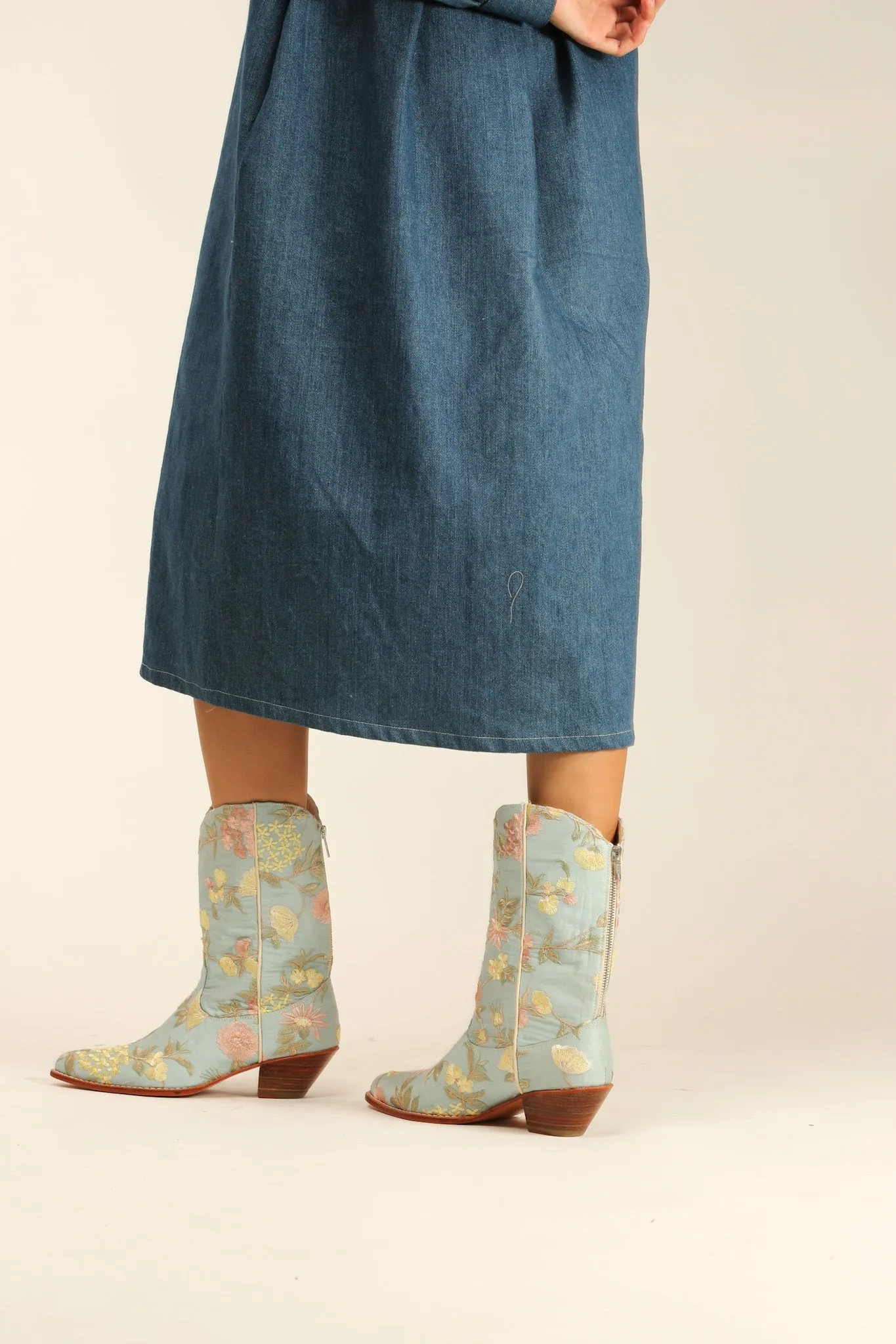LIGHT BLUE EMBROIDERED BOOTS YANA