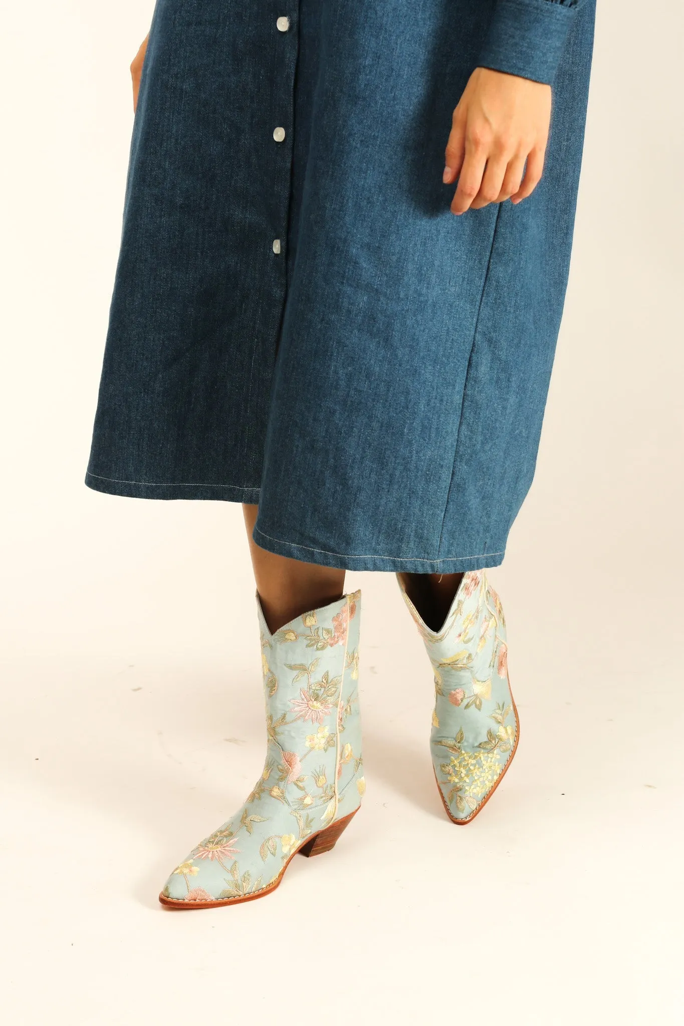 LIGHT BLUE EMBROIDERED BOOTS YANA