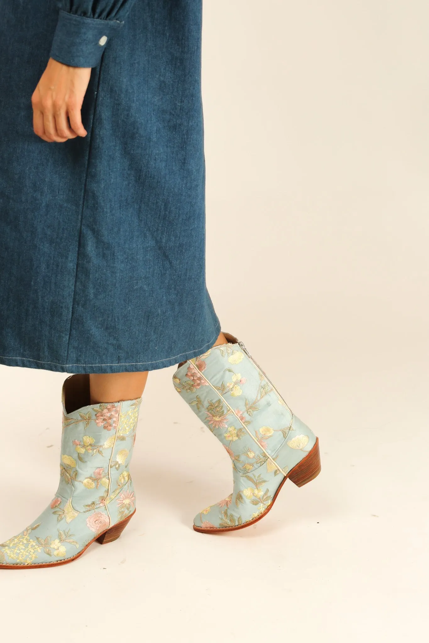 LIGHT BLUE EMBROIDERED BOOTS YANA