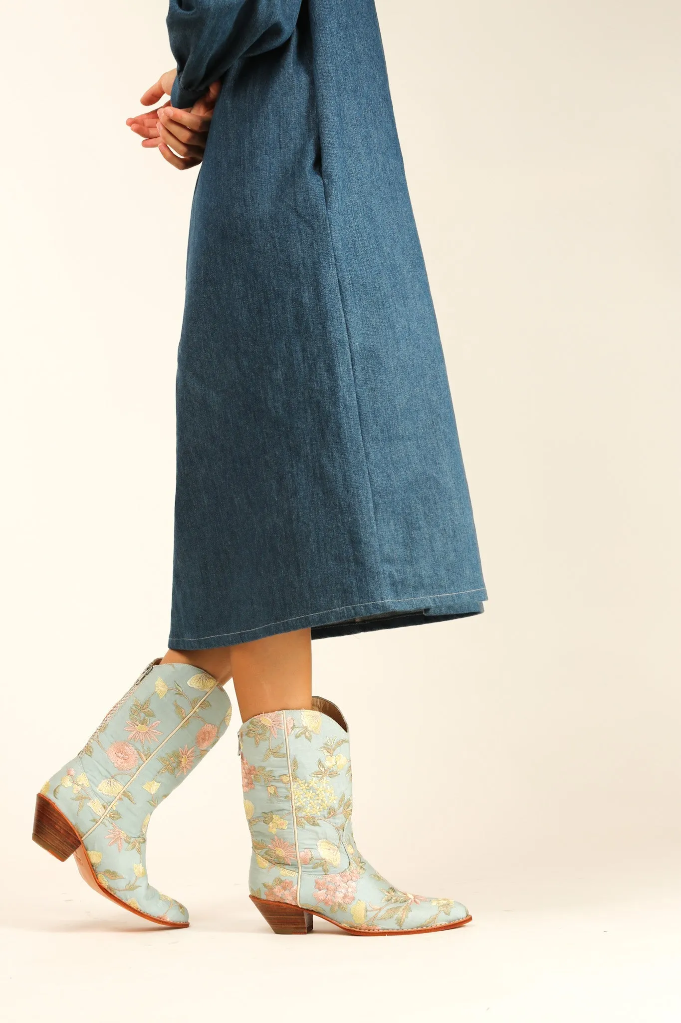 LIGHT BLUE EMBROIDERED BOOTS YANA