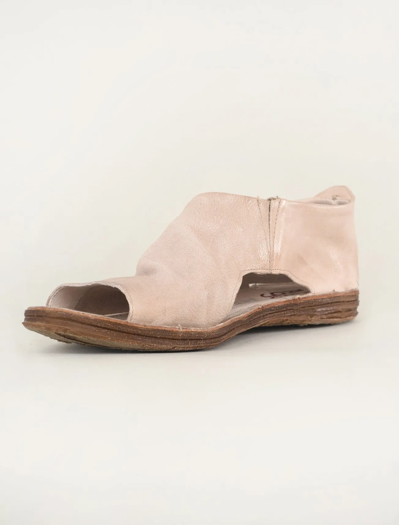 Reiley Sandal, Dust
