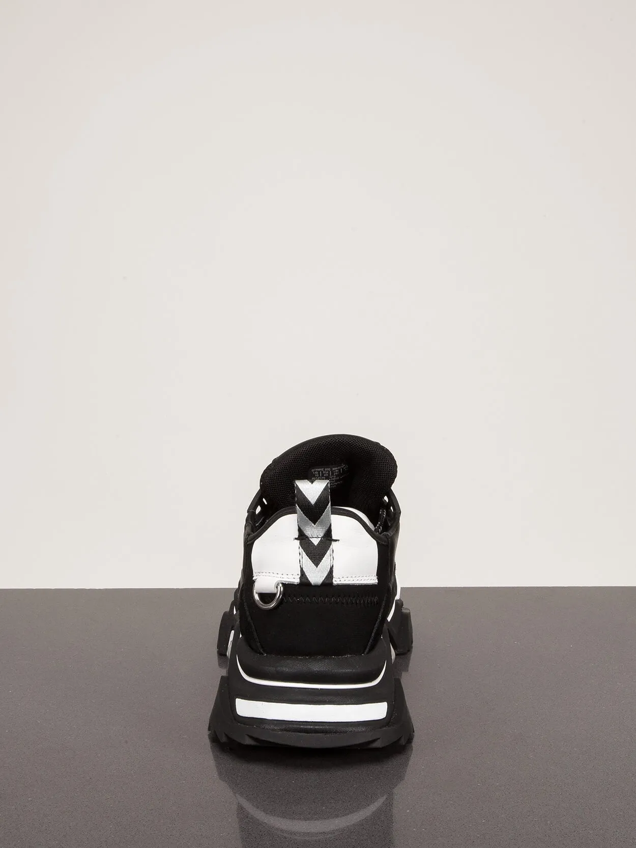 Strike Sneaker Grain black