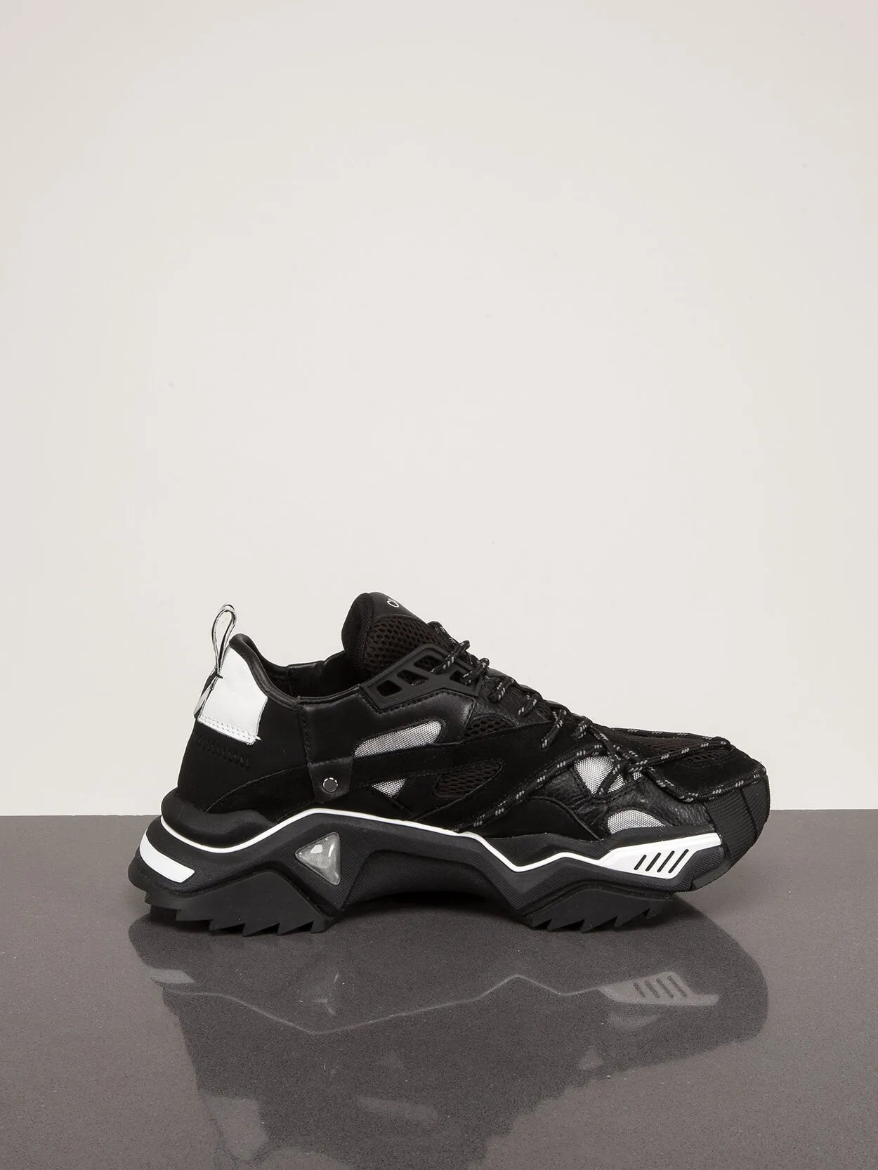 Strike Sneaker Grain black
