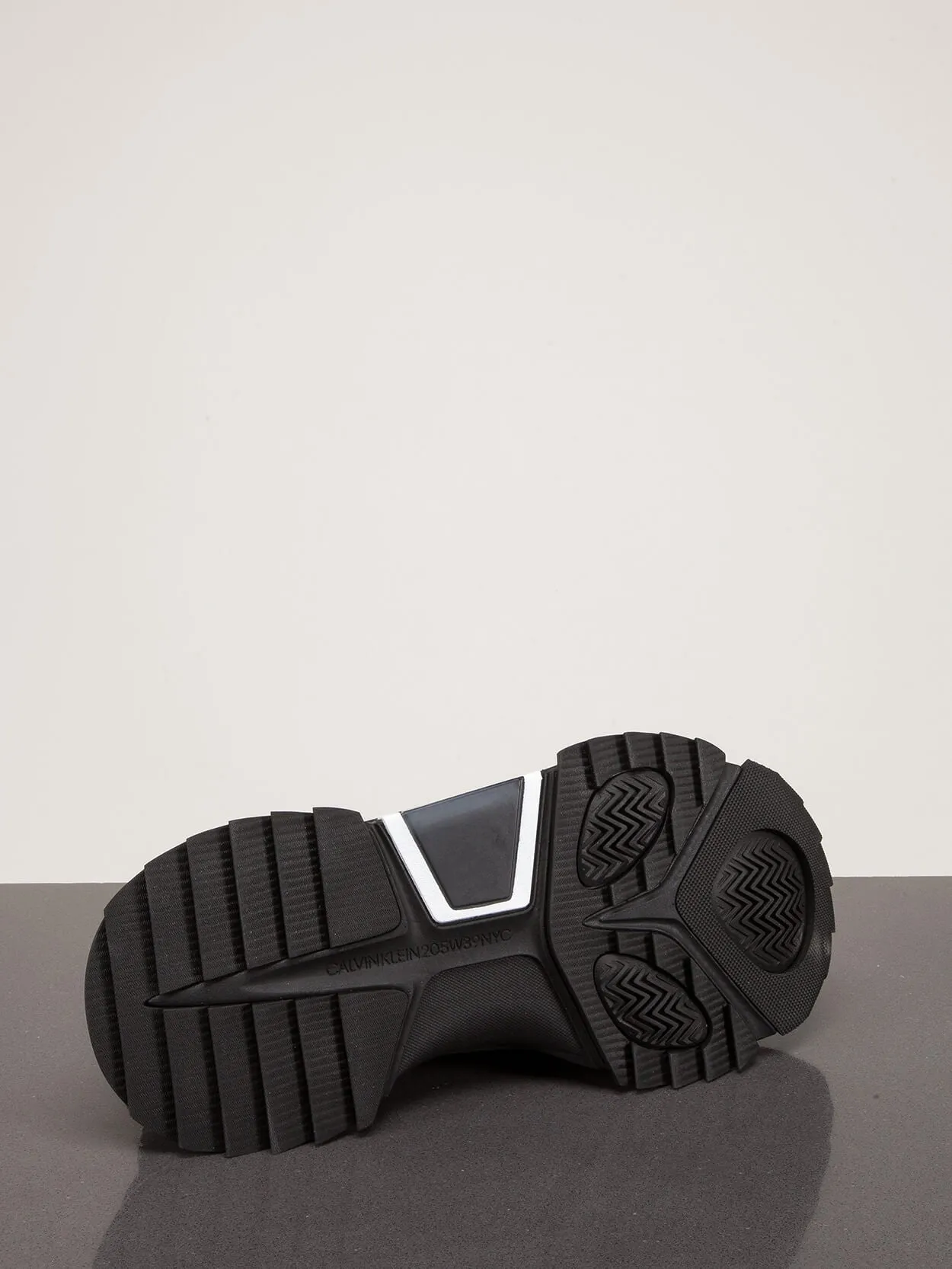 Strike Sneaker Grain black