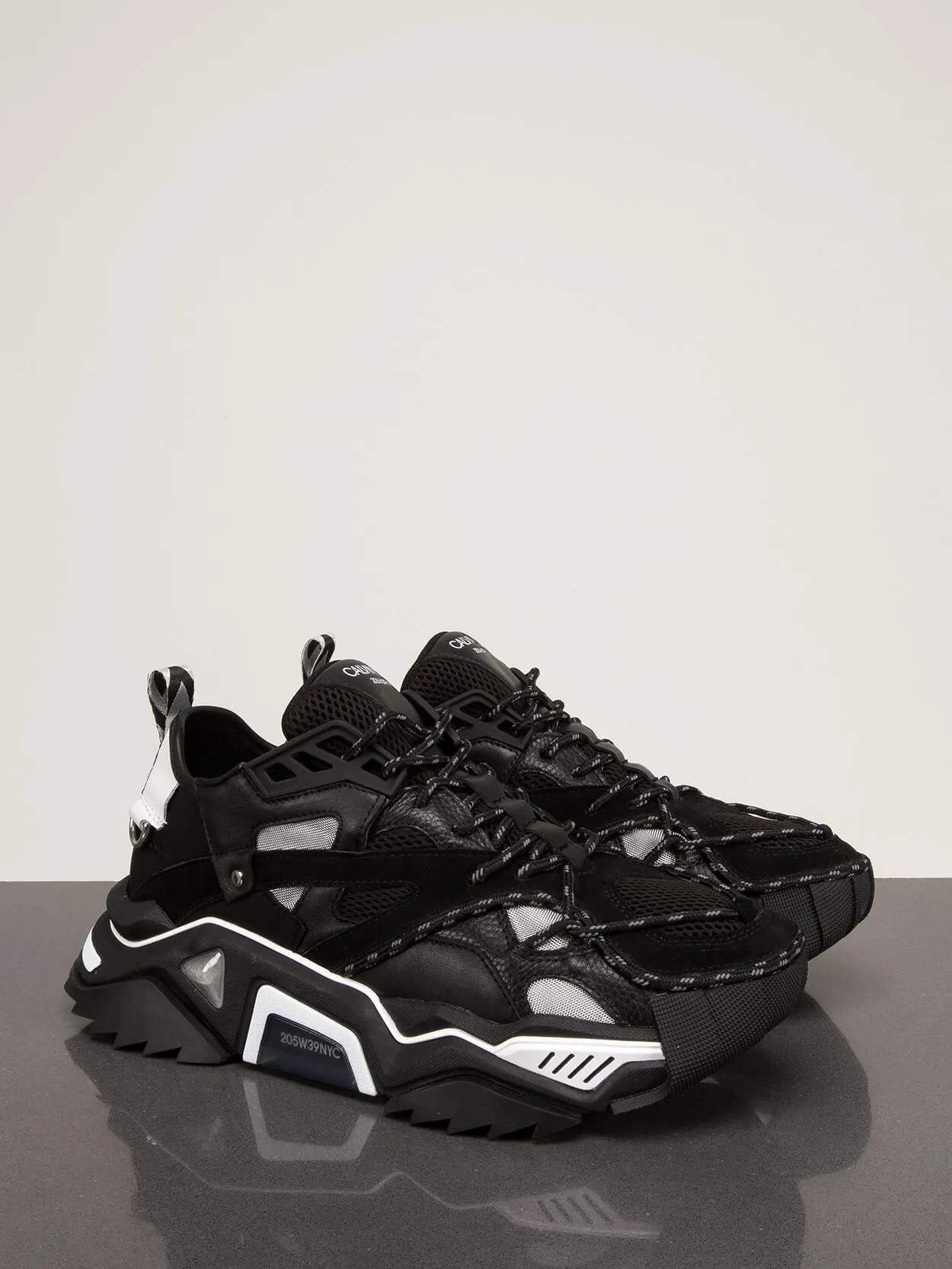 Strike Sneaker Grain black