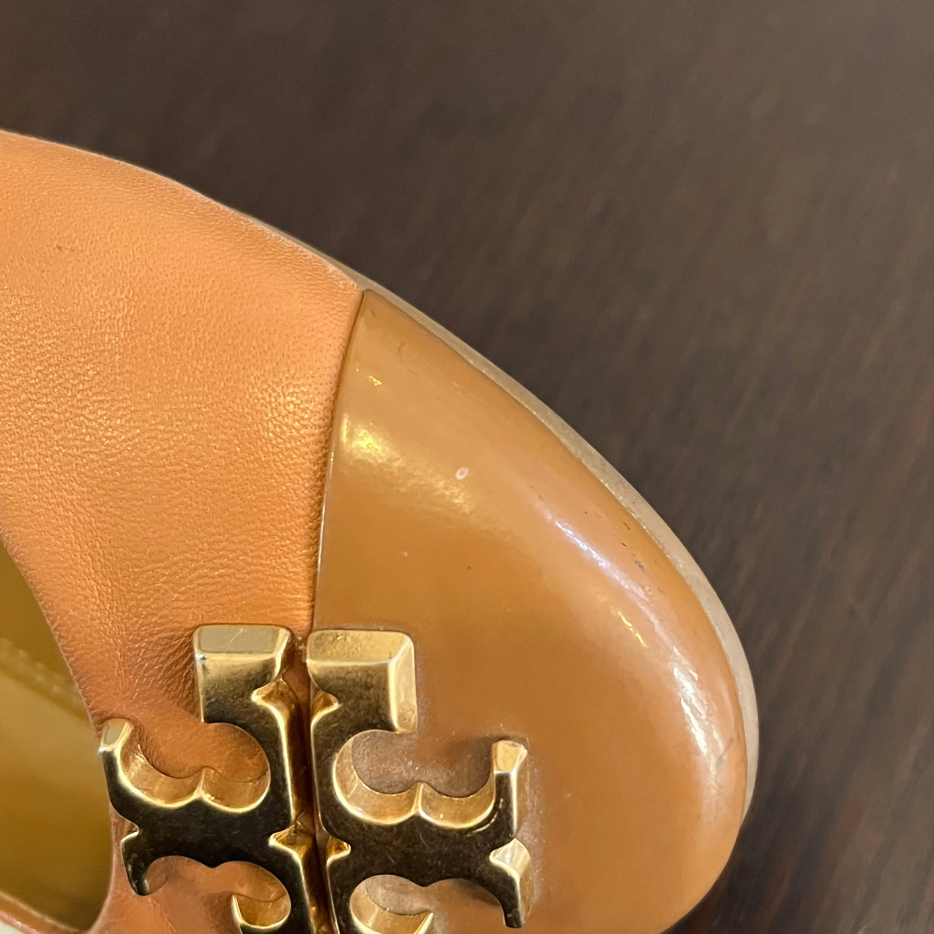 Tory Burch Two-toned Tan Leather Everly Ballet Flats | Pre Loved |